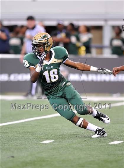 Thumbnail 2 in DeSoto vs. Douglass (Kirk Herbstreit National Kickoff Classic) photogallery.