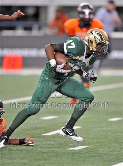 Thumbnail 3 in DeSoto vs. Douglass (Kirk Herbstreit National Kickoff Classic) photogallery.