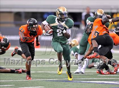 Thumbnail 1 in DeSoto vs. Douglass (Kirk Herbstreit National Kickoff Classic) photogallery.