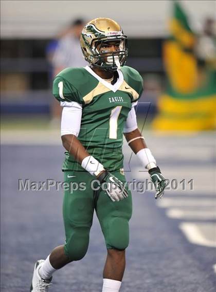 Thumbnail 2 in DeSoto vs. Douglass (Kirk Herbstreit National Kickoff Classic) photogallery.