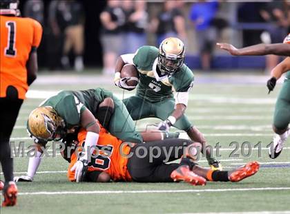 Thumbnail 1 in DeSoto vs. Douglass (Kirk Herbstreit National Kickoff Classic) photogallery.