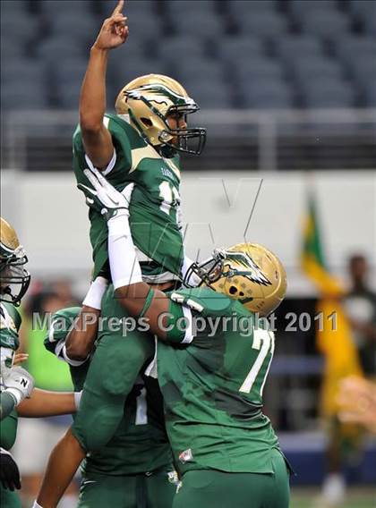 Thumbnail 2 in DeSoto vs. Douglass (Kirk Herbstreit National Kickoff Classic) photogallery.