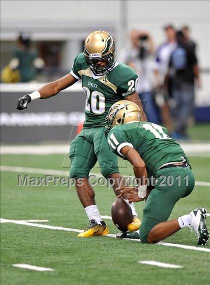 Thumbnail 1 in DeSoto vs. Douglass (Kirk Herbstreit National Kickoff Classic) photogallery.
