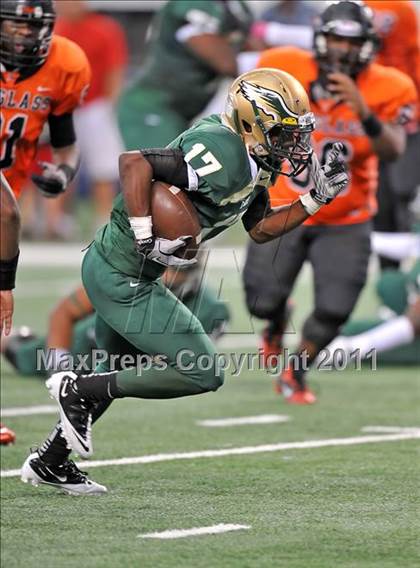 Thumbnail 2 in DeSoto vs. Douglass (Kirk Herbstreit National Kickoff Classic) photogallery.