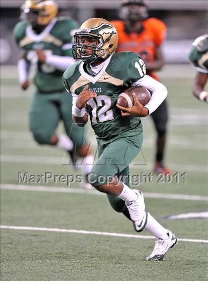 Thumbnail 2 in DeSoto vs. Douglass (Kirk Herbstreit National Kickoff Classic) photogallery.