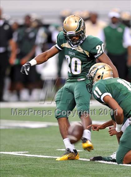 Thumbnail 3 in DeSoto vs. Douglass (Kirk Herbstreit National Kickoff Classic) photogallery.