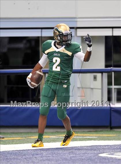 Thumbnail 2 in DeSoto vs. Douglass (Kirk Herbstreit National Kickoff Classic) photogallery.