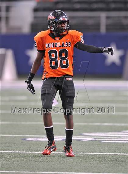 Thumbnail 3 in DeSoto vs. Douglass (Kirk Herbstreit National Kickoff Classic) photogallery.