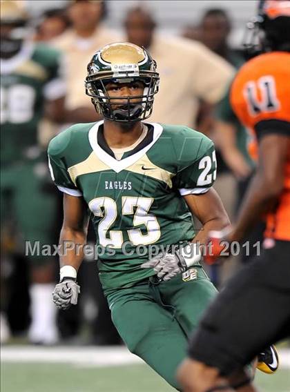 Thumbnail 1 in DeSoto vs. Douglass (Kirk Herbstreit National Kickoff Classic) photogallery.