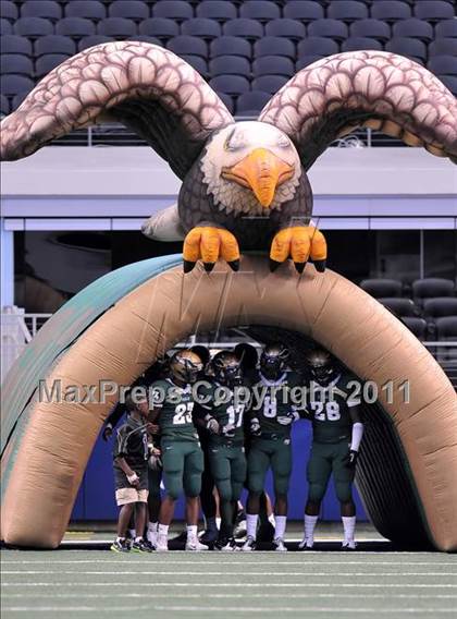 Thumbnail 1 in DeSoto vs. Douglass (Kirk Herbstreit National Kickoff Classic) photogallery.