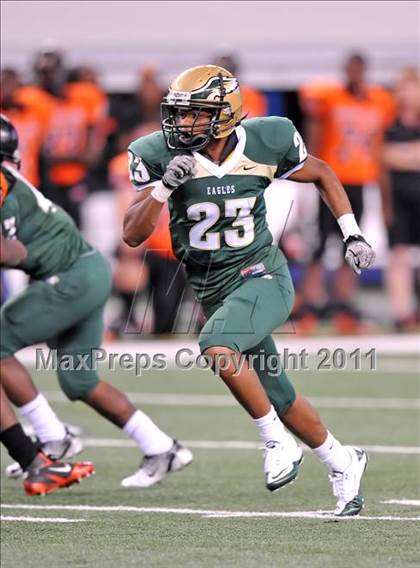 Thumbnail 2 in DeSoto vs. Douglass (Kirk Herbstreit National Kickoff Classic) photogallery.