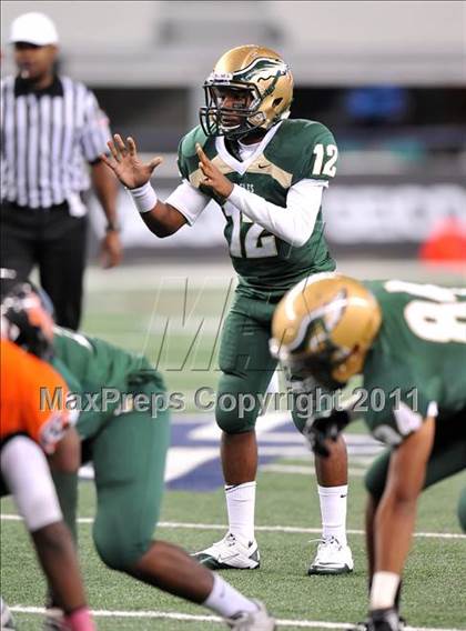 Thumbnail 1 in DeSoto vs. Douglass (Kirk Herbstreit National Kickoff Classic) photogallery.