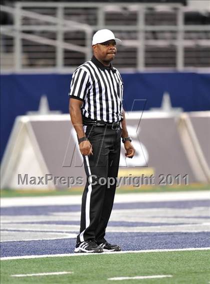 Thumbnail 3 in DeSoto vs. Douglass (Kirk Herbstreit National Kickoff Classic) photogallery.