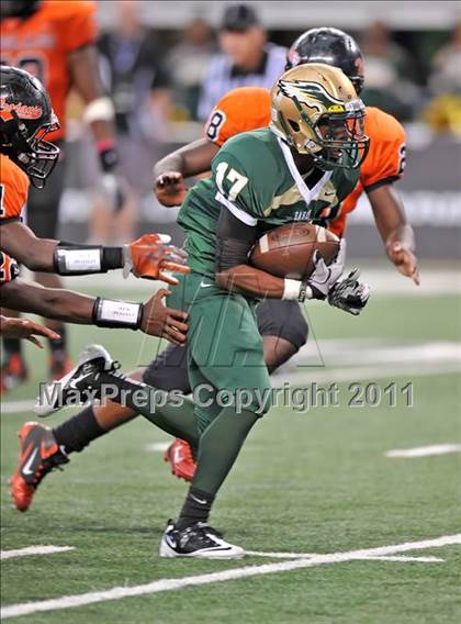 Thumbnail 3 in DeSoto vs. Douglass (Kirk Herbstreit National Kickoff Classic) photogallery.
