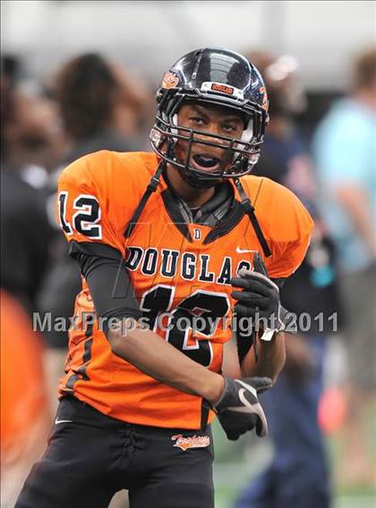 Thumbnail 2 in DeSoto vs. Douglass (Kirk Herbstreit National Kickoff Classic) photogallery.