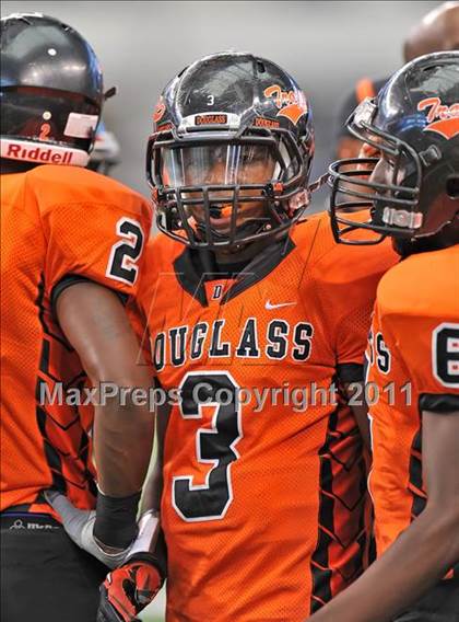 Thumbnail 1 in DeSoto vs. Douglass (Kirk Herbstreit National Kickoff Classic) photogallery.