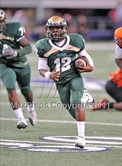 Thumbnail 3 in DeSoto vs. Douglass (Kirk Herbstreit National Kickoff Classic) photogallery.