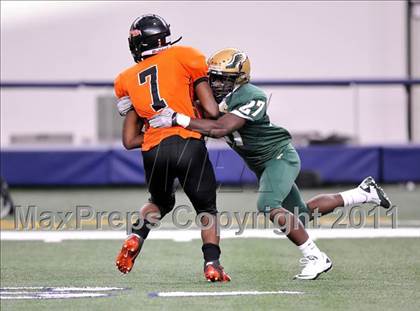 Thumbnail 3 in DeSoto vs. Douglass (Kirk Herbstreit National Kickoff Classic) photogallery.