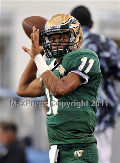 Thumbnail 2 in DeSoto vs. Douglass (Kirk Herbstreit National Kickoff Classic) photogallery.