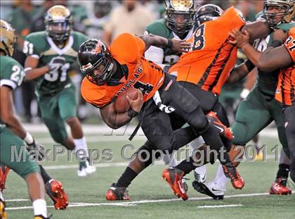 Thumbnail 2 in DeSoto vs. Douglass (Kirk Herbstreit National Kickoff Classic) photogallery.