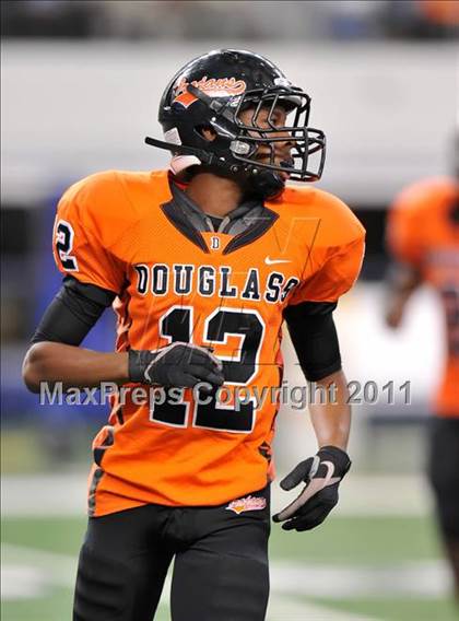 Thumbnail 1 in DeSoto vs. Douglass (Kirk Herbstreit National Kickoff Classic) photogallery.