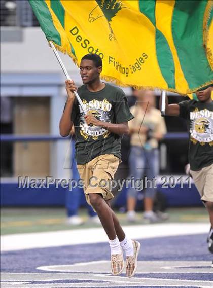 Thumbnail 2 in DeSoto vs. Douglass (Kirk Herbstreit National Kickoff Classic) photogallery.