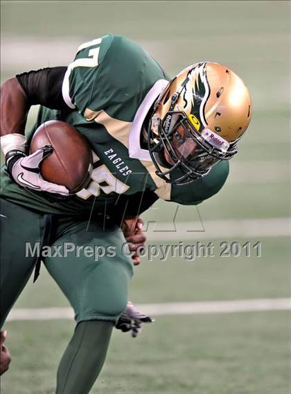 Thumbnail 2 in DeSoto vs. Douglass (Kirk Herbstreit National Kickoff Classic) photogallery.