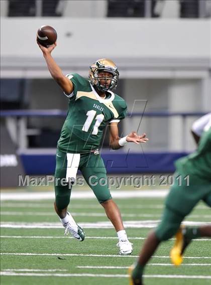 Thumbnail 2 in DeSoto vs. Douglass (Kirk Herbstreit National Kickoff Classic) photogallery.