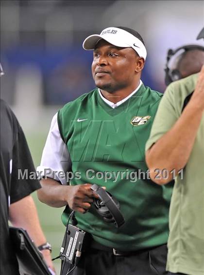 Thumbnail 1 in DeSoto vs. Douglass (Kirk Herbstreit National Kickoff Classic) photogallery.