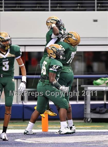Thumbnail 3 in DeSoto vs. Douglass (Kirk Herbstreit National Kickoff Classic) photogallery.