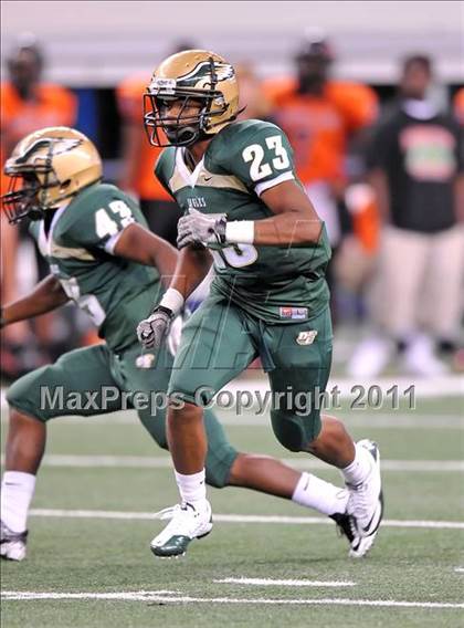 Thumbnail 1 in DeSoto vs. Douglass (Kirk Herbstreit National Kickoff Classic) photogallery.