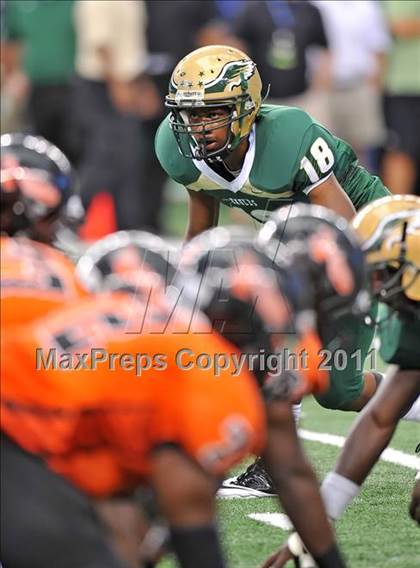 Thumbnail 3 in DeSoto vs. Douglass (Kirk Herbstreit National Kickoff Classic) photogallery.