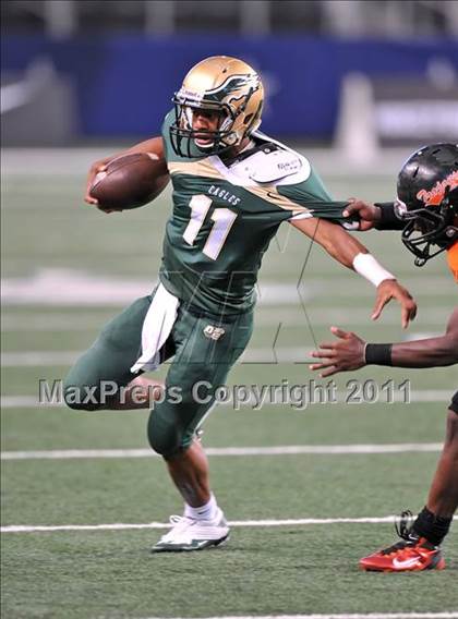Thumbnail 2 in DeSoto vs. Douglass (Kirk Herbstreit National Kickoff Classic) photogallery.