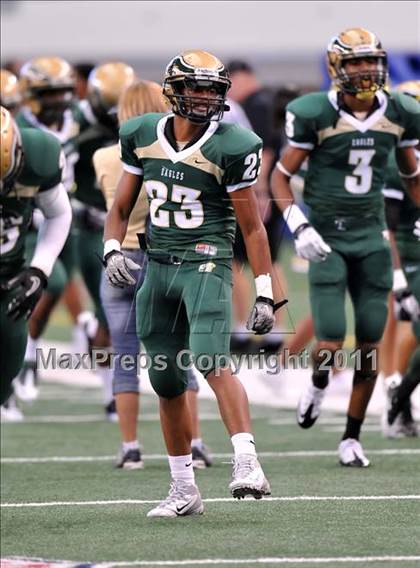 Thumbnail 2 in DeSoto vs. Douglass (Kirk Herbstreit National Kickoff Classic) photogallery.