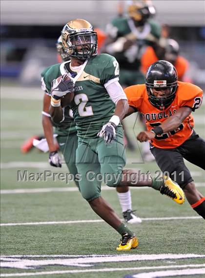 Thumbnail 1 in DeSoto vs. Douglass (Kirk Herbstreit National Kickoff Classic) photogallery.