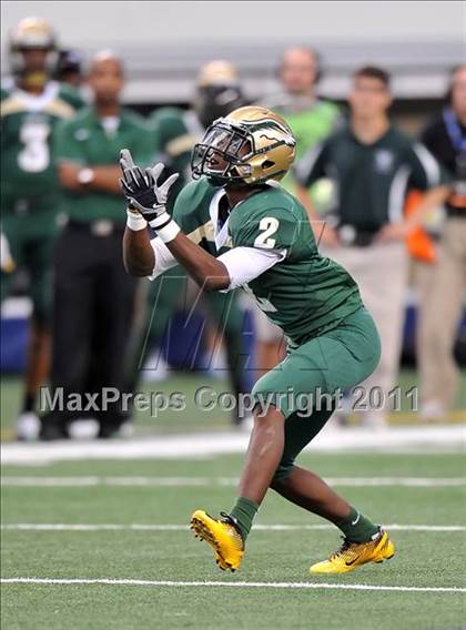 Thumbnail 1 in DeSoto vs. Douglass (Kirk Herbstreit National Kickoff Classic) photogallery.