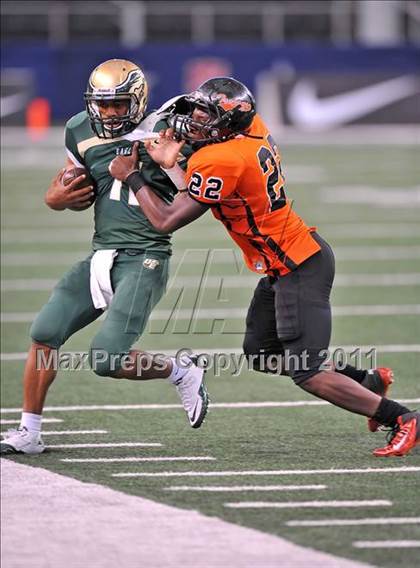 Thumbnail 1 in DeSoto vs. Douglass (Kirk Herbstreit National Kickoff Classic) photogallery.