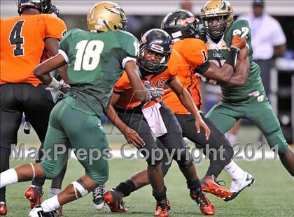 Thumbnail 2 in DeSoto vs. Douglass (Kirk Herbstreit National Kickoff Classic) photogallery.