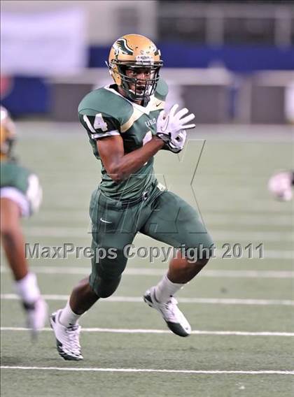 Thumbnail 2 in DeSoto vs. Douglass (Kirk Herbstreit National Kickoff Classic) photogallery.