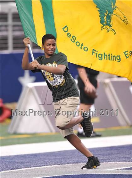 Thumbnail 1 in DeSoto vs. Douglass (Kirk Herbstreit National Kickoff Classic) photogallery.