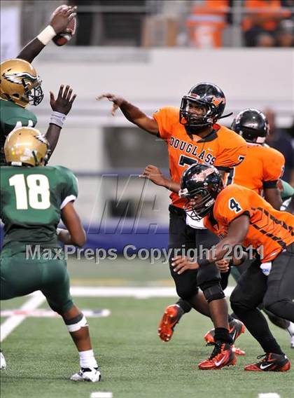 Thumbnail 2 in DeSoto vs. Douglass (Kirk Herbstreit National Kickoff Classic) photogallery.
