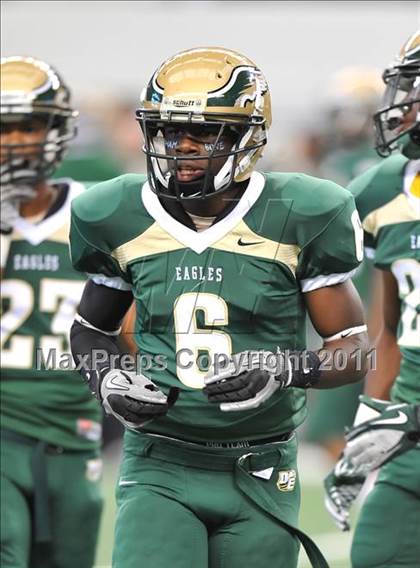 Thumbnail 2 in DeSoto vs. Douglass (Kirk Herbstreit National Kickoff Classic) photogallery.