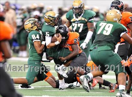 Thumbnail 2 in DeSoto vs. Douglass (Kirk Herbstreit National Kickoff Classic) photogallery.