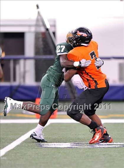 Thumbnail 2 in DeSoto vs. Douglass (Kirk Herbstreit National Kickoff Classic) photogallery.
