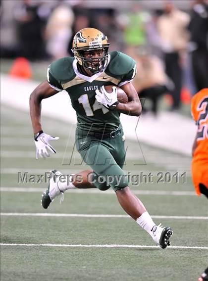 Thumbnail 1 in DeSoto vs. Douglass (Kirk Herbstreit National Kickoff Classic) photogallery.