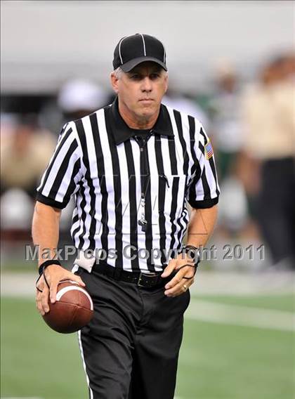 Thumbnail 1 in DeSoto vs. Douglass (Kirk Herbstreit National Kickoff Classic) photogallery.