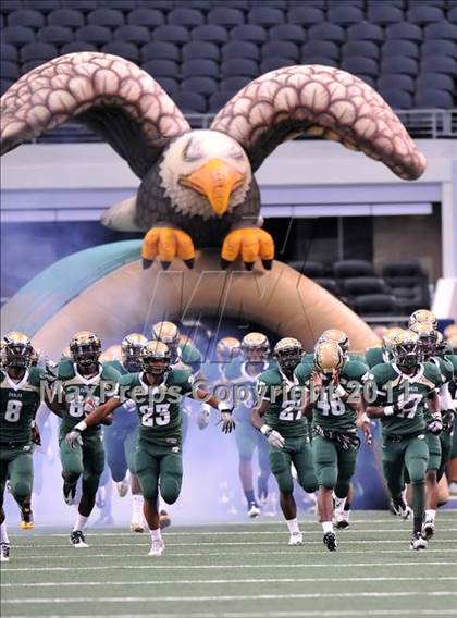 Thumbnail 3 in DeSoto vs. Douglass (Kirk Herbstreit National Kickoff Classic) photogallery.