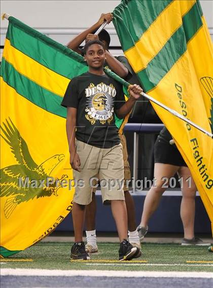 Thumbnail 2 in DeSoto vs. Douglass (Kirk Herbstreit National Kickoff Classic) photogallery.