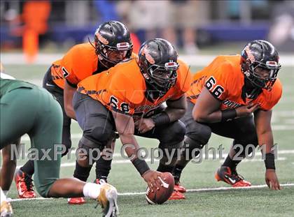 Thumbnail 1 in DeSoto vs. Douglass (Kirk Herbstreit National Kickoff Classic) photogallery.