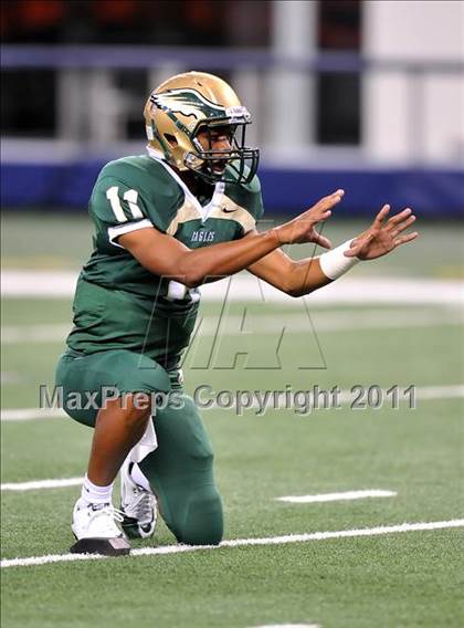 Thumbnail 3 in DeSoto vs. Douglass (Kirk Herbstreit National Kickoff Classic) photogallery.